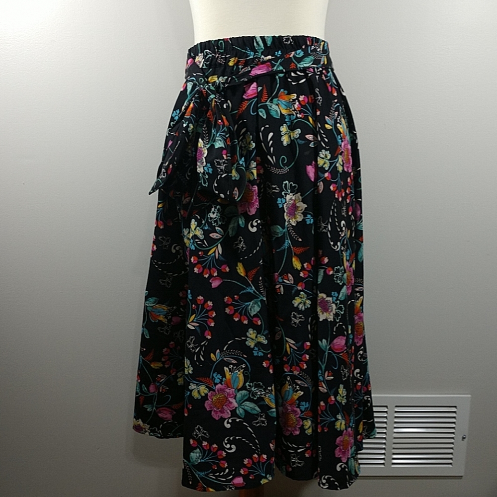 Skirt: NEW Black Floral Circle Skirt with Tie - Picture 3 of 3